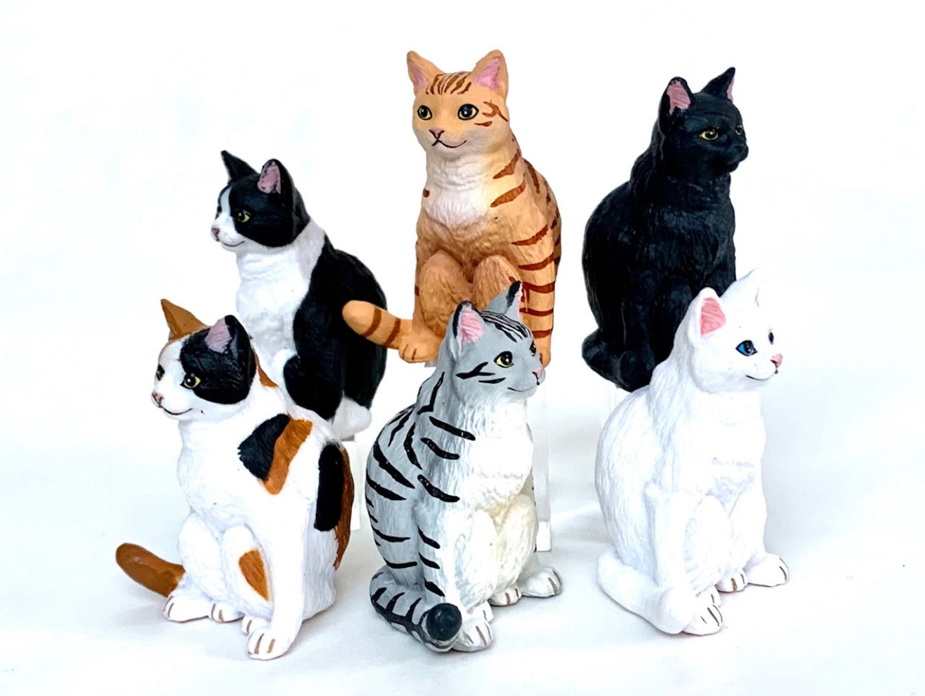 Sitting Cat Figurine Gashapon Capsule Toy