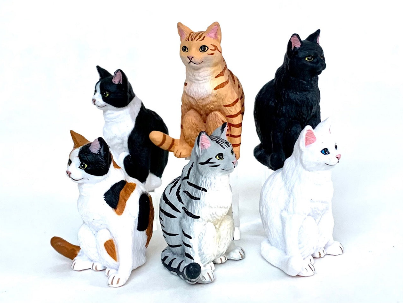 Sitting Cat Figurine Gashapon Capsule Toy – Cat on the Corner